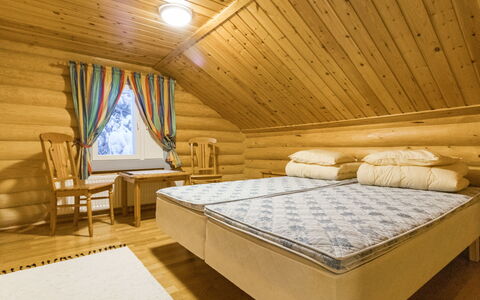 Salvostie 13, Hetta: Legna, Pavimentazione, Pavimento, Interior Design, Camera Da Letto, Soffitto, Pavimento In Legno, Letto, Lenzuolo, Casa