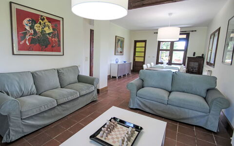 Il Poggio: Mobilia, Interior Design, Pavimentazione, Divano, Pavimento, Tavolo, Camera, Legna, Soggiorno, Soffitto