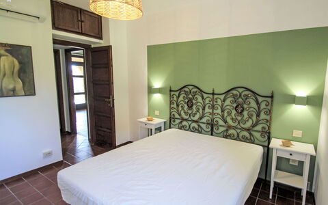 Il Poggio: Pavimentazione, Interior Design, Mobilia, Pavimento, Camera Da Letto, Soffitto, Letto, Illuminazione, Camera, Bedding