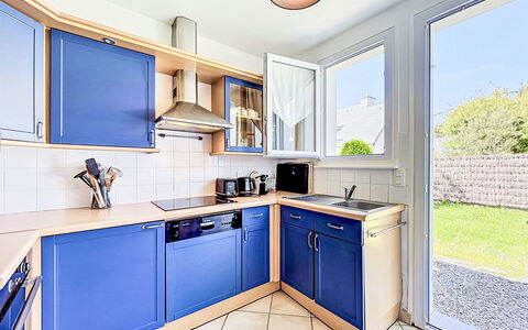 Ty Bottez: Apparecchio Major, Cucina, Legna, Elettrodomestico Da Cucina, Pavimentazione, Interior Design, Cabinetry, Pavimento, Controsoffitto, Camera