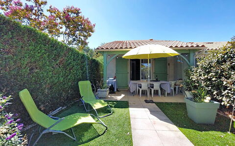Les Mathes 642: Blu, Piscina, Materiale Composito, Shade, Ricorrere, Estate, Hacienda, Villa, Centro Ricreativo