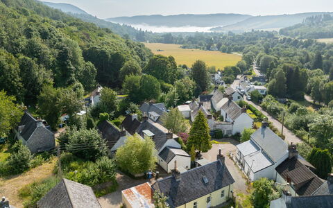 Strone Cottage: Albero, Zona Residenziale, Casa, Tetto, Area Rurale, Paesaggio, Casa, Quartiere, Sobborgo