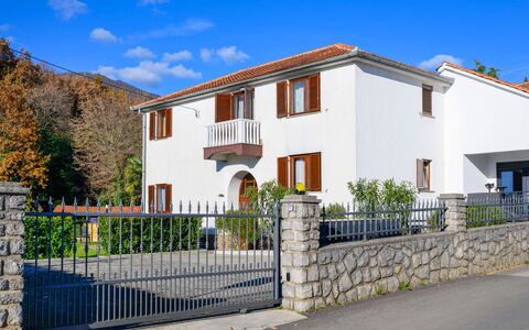 Lara: Costruzione, Appartamento, Città, Zona Residenziale, Architettura, Quartiere, Condominio, Area Metropolitana, Balcone