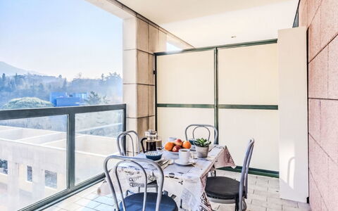 Casa Martinetta: Mobilia, Pavimento, Sedia, Appartamento, Bicchiere, Shade, Tavolino Da Caffè, Cucina & Sala Da Pranzo Tavolo, Balcone, Illuminazione Diurna