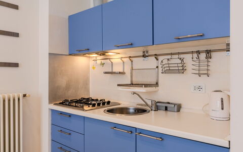 Casa Martinetta: Cucina, Apparecchio Major, Controsoffitto, Elettrodomestico Da Cucina, Lavandino Della Cucina, Cucina Stufa, Interior Design, Cabinetry, Pavimentazione, Stufa
