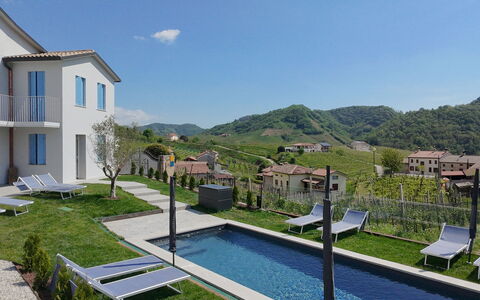 Villa Valdobbiadene Pool Spa: Casa, Piscina, Balcone, Estate, Villa, Landscaping, Mobili Da Esterno, Eco Hotel, Paesino Di Montagna