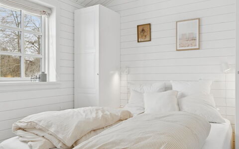 Aria - 310M from the Sea: Legna, Bianca, Camera Da Letto, Pavimentazione, Pavimento, Biancheria, Letto, Interior Design, Bedding, Lenzuolo