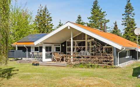 Hollie - 75M from the Sea: Casa, Tetto, Casa, Villetta, Raccordo, Estate, Agriturismo, Shade, Portico, Landscaping
