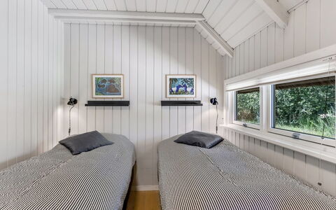 Albertina - 900M from the Sea: Camera Da Letto, Legna, Interior Design, Soffitto, Letto, Pavimento, Pavimentazione, Bedding, Lenzuolo, Casa