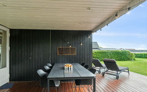 Bjarni - 180M from the Sea: Tetto, Casa, Casa, Villetta, Raccordo, Estate, Driveway, Edifici Giardino, Cortile, Capannone