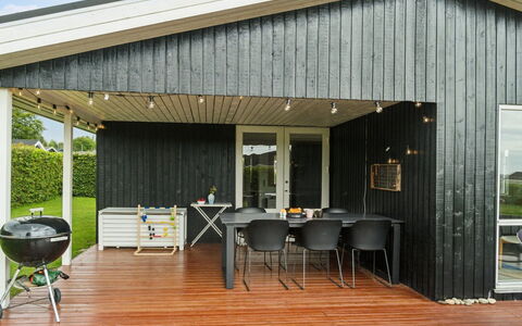 Bjarni - 180M from the Sea: Tetto, Casa, Casa, Villetta, Raccordo, Estate, Driveway, Edifici Giardino, Cortile, Capannone