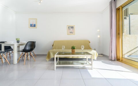 Cambrils Park C: Piscina, Ricorrere, Shade, Estate, Condominio, Hotel, Landscaping, Hacienda, Villa