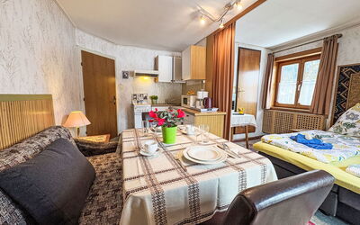 Niedernsill 12: Mobilia, Legna, Interior Design, Camera, Pavimento, Casa, Appartamento, Divano, Soggiorno, Soffitto