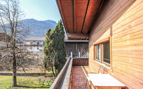 Schlitters: Raccordo, Color Legno, Latifoglie, Portico, Illuminazione Diurna, Balcone, Plank, Eco Hotel