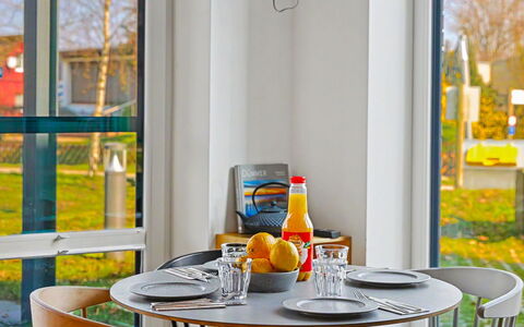 Apartment am See: Mobilia, Interior Design, Sedia, Legna, Tavolo, Pavimentazione, Cucina & Sala Da Pranzo Tavolo, Sala Da Pranzo, Illuminazione, Lampada