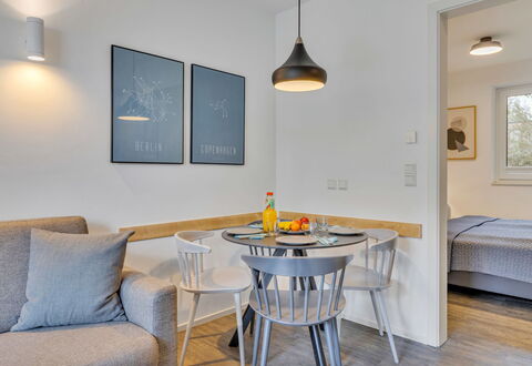 Apartment am See: Interior Design, Mobilia, Pavimentazione, Soffitto, Camera, Legna, Pavimento, Illuminazione, Soggiorno, Cornice