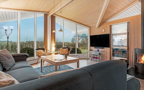 Garth - 50M from the Sea: Legna, Soffitto, Interior Design, Casa, Pavimento, Soggiorno, Villetta, Latifoglie, Camera