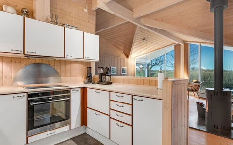 Garth - 50M from the Sea: Cucina, Interior Design, Legna, Soffitto, Controsoffitto, Pavimentazione, Lampada, Mobilia, Cabinetry, Pavimento