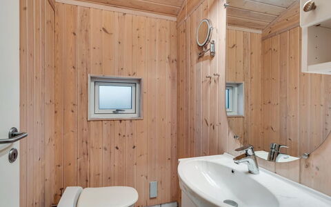 Garth - 50M from the Sea: Idraulico Fixture, Legna, Bagno, Pavimentazione, Lavandino Del Bagno, Pavimento, Soffitto, Lavello, Interior Design, Rubinetto