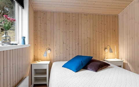Peadda - 300M from the Sea: Interior Design, Mobilia, Legna, Pavimentazione, Camera Da Letto, Soffitto, Pavimento, Letto, Camera, Illuminazione