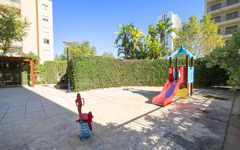 Apolo Xviii: Appartamento, Condominio, Zona Residenziale, Urban Design, Uso Misto, Edificio Commerciale, Balcone, Hotel, Shade