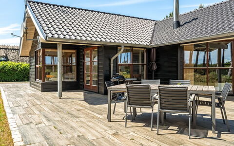Groa - 50M from the Sea: Legna, Tetto, Villetta, Casa, Portico, Porta, Deck, Shade, Latifoglie, Raccordo