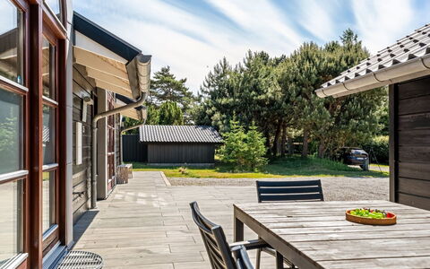 Groa - 50M from the Sea: Tetto, Lotto, Villetta, Casa, Area Rurale, Capannone, Raccordo, Edifici Giardino, Log Cabin, Capanna