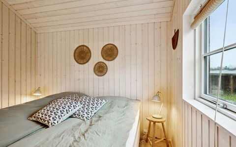 Galatia - 1.4Km from the Sea: Legna, Camera Da Letto, Soffitto, Pavimentazione, Pavimento, Interior Design, Letto, Lenzuolo, Bedding, Illuminazione