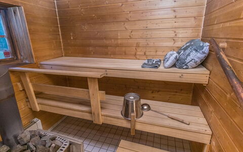 Hännänpää: Legna, Pavimentazione, Pavimento, Mobilia, Pavimento In Legno, Interior Design, Letto A Castello, Camera, Color Legno, Latifoglie