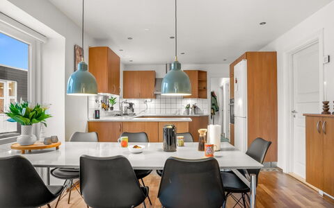 Elene - from the Sea: Mobilia, Interior Design, Pavimentazione, Sedia, Cucina, Legna, Cucina & Sala Da Pranzo Tavolo, Soffitto, Lampada, Pavimento