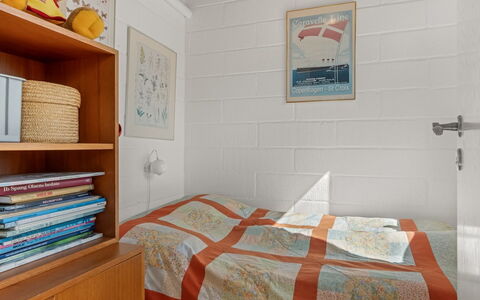 Answald - 250M from the Sea: Parete, Interior Design, Camera Da Letto, Pavimentazione, Legna, Pavimento, Mobilia, Soffitto, Letto, Lenzuolo