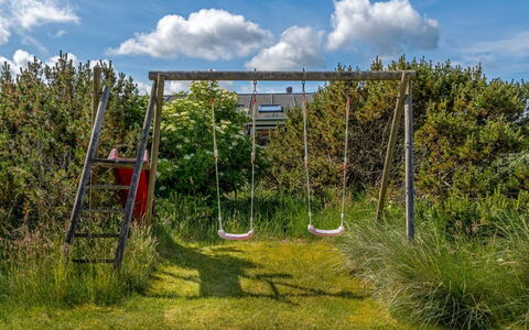 Answald - 250M from the Sea: Erba, Plain, Lotto, Attrezzatura Giochi All'Aperto, Pascolo, Swing, Giardino, Prato, Prato