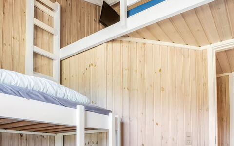 Erle - 990M from the Sea: Letto A Castello, Legna, Camera Da Letto, Pavimento, Interior Design, Pavimentazione, Soffitto, Letto, Camera, Bedding