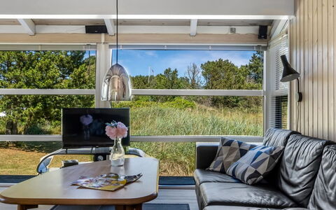 Erle - 990M from the Sea: Interior Design, Soffitto, Bicchiere, Divano, Soggiorno, Shade, Sedia, Design, Illuminazione Diurna