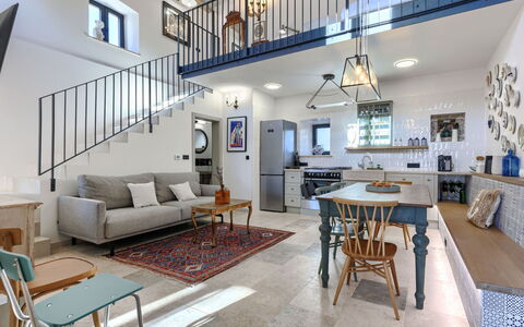 La Gioia: Mobilia, Interior Design, Pavimentazione, Soffitto, Pavimento, Soggiorno, Tavolo, Divano, Sedia, Casa