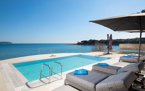 Dubravka: Blu, Acqua, Piscina, Mobili Da Esterno, Ricorrere, Tempo Libero, Lettino, Mare, Shade, Eco Hotel