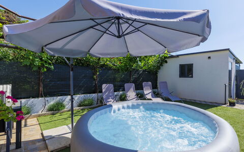 L&V: Piscina, Mobili Da Esterno, Ombrello, Vaso Di Fiori, Materiale Composito, Mobilia, Pianta Della Casa, Giardino, Terrazza, Shade