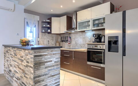 L&V: Mobilia, Controsoffitto, Pavimentazione, Interior Design, Cucina, Legna, Cabinetry, Pavimento, Casa, Elettrodomestico Da Cucina