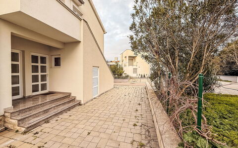 Zaton 210: Parete, Zona Residenziale, Architettura, Casa, Appartamento, Materiale Composito, Driveway, Calcestruzzo, Sobborgo, Balcone