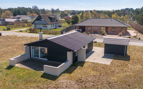 Edy - 75M from the Sea: Mobilia, Legna, Interior Design, Pavimentazione, Pavimento, Sedia, Camera, Soffitto, Soggiorno, Appartamento