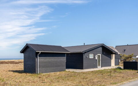 Edy - 75M from the Sea: Mobilia, Legna, Interior Design, Pavimentazione, Pavimento, Sedia, Camera, Soffitto, Soggiorno, Appartamento