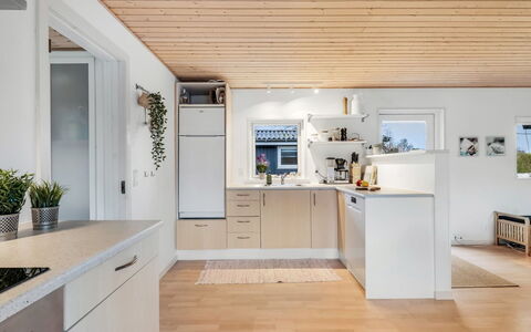 Sampsa - 350M from the Sea: Interior Design, Pavimentazione, Controsoffitto, Cucina, Pavimento, Mobilia, Pavimento In Legno, Legna, Elettrodomestico Da Cucina, Soffitto
