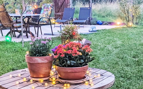 Helfrichs Ferienwohnung: Mobilia, Verde, Mobili Da Esterno, Sedia, Tavolo Esterno, Tavolo, Giardino, Prato, Groundcover