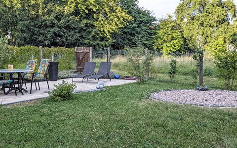 Helfrichs Ferienwohnung: Erba, Albero, Giardino, Arbusto, Prato, Lotto, Shade, Groundcover