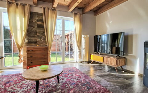 Kallinchen am Motzener See: Mobilia, Interior Design, Pavimentazione, Pavimento, Legna, Pavimento In Legno, Soffitto, Illuminazione, Casa, Soggiorno