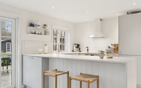 Wigot - 225M to the Fjord: Mobilia, Pavimentazione, Interior Design, Cucina, Controsoffitto, Pavimento, Legna, Cabinetry, Elettrodomestico Da Cucina, Soffitto