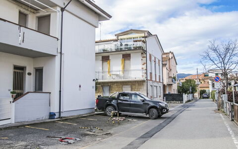 Piedi sulla Spiaggia: Quartiere, Zona Residenziale, Casa, Sobborgo, Balcone