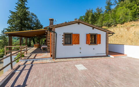 Nido di Falco: Villetta, Casa, Porta, Latifoglie, Log Cabin, Recinzione, Edifici Giardino, Agriturismo, Portico