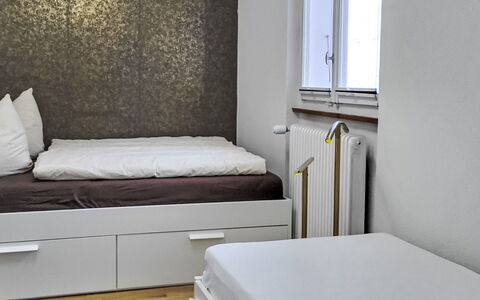 Apartment Mila: Letto, Mobilia, Interior Design, Bedding, Camera Da Letto, Pavimento, Parete, Lenzuolo, Pavimentazione, Legna
