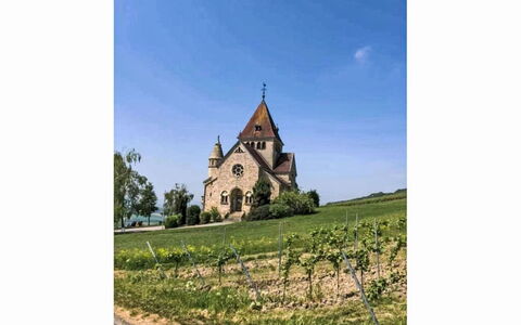 Tinkerhof Stahlhut: Cielo, Erba, Arbusto, Campanile, Luogo Di Culto, Punto Di Riferimento, Guglia, Chiesa, Area Rurale